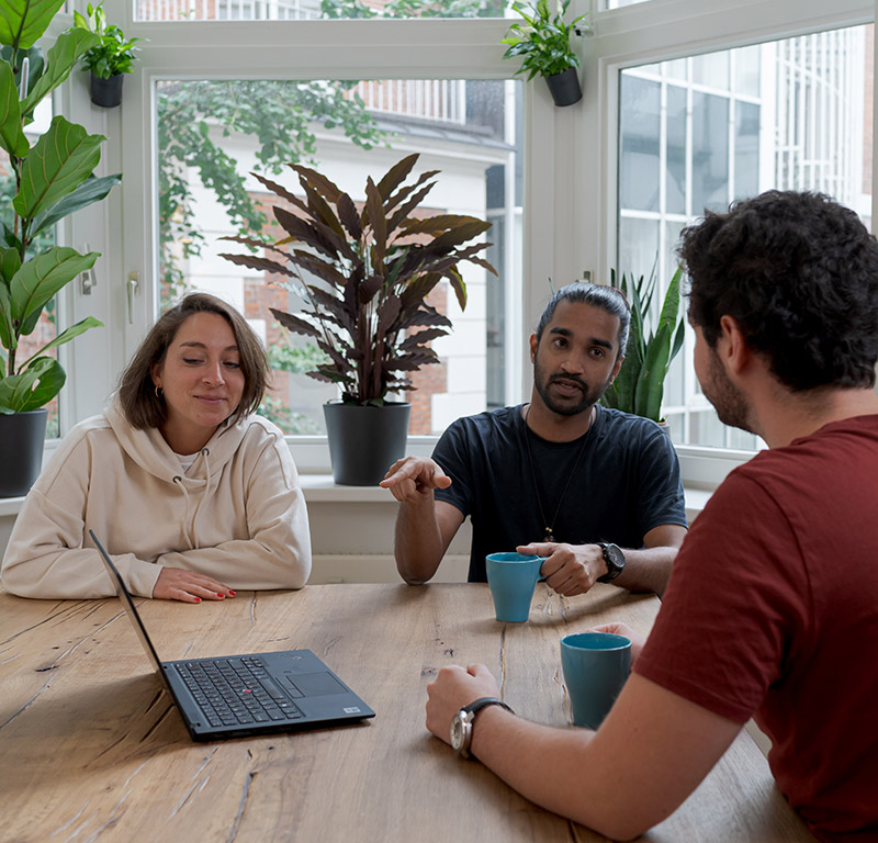 Groupe de travail en plein discussion